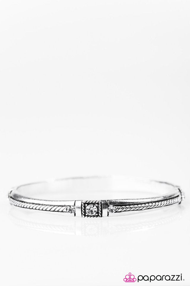 Paparazzi ♥ Cant BLING Me Down - White ♥ Bracelet