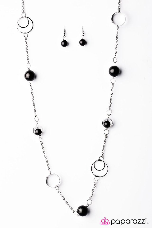 Paparazzi ♥ Sing Me A Song, Mr. Piano Man - Black ♥ Necklace