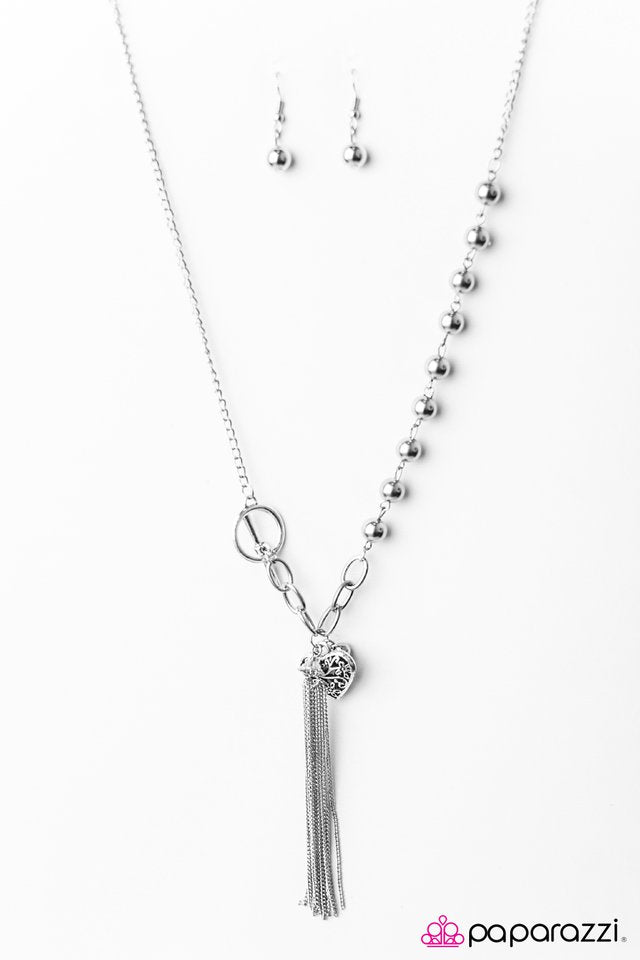 Paparazzi ♥ HEART Nouveau - Silver ♥ Necklace