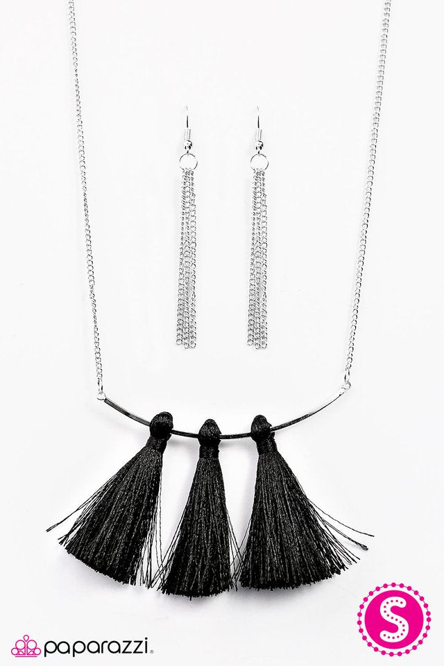 Paparazzi ♥ Worldly Wonderful - Black ♥ Necklace