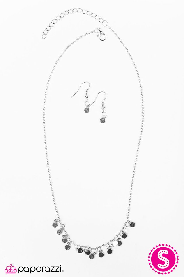 Paparazzi ♥ Soaking Up The Spotlight - Silver ♥ Necklace