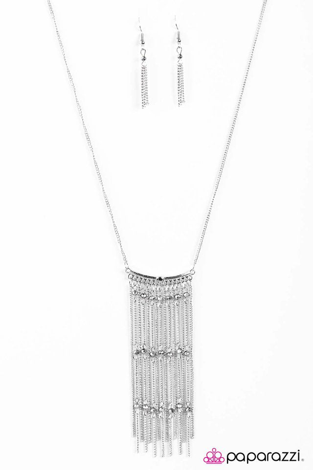 Paparazzi ♥ Pull Back The Curtain - Silver ♥ Necklace