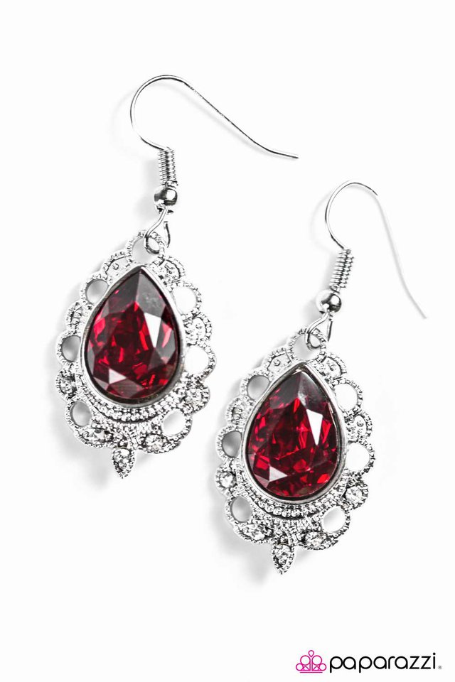 Paparazzi ♥ Classy Casanova - Red ♥ Earrings