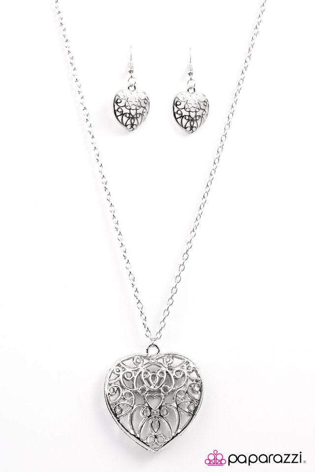 Paparazzi ♥ Deep In My Heart - Silver ♥ Necklace
