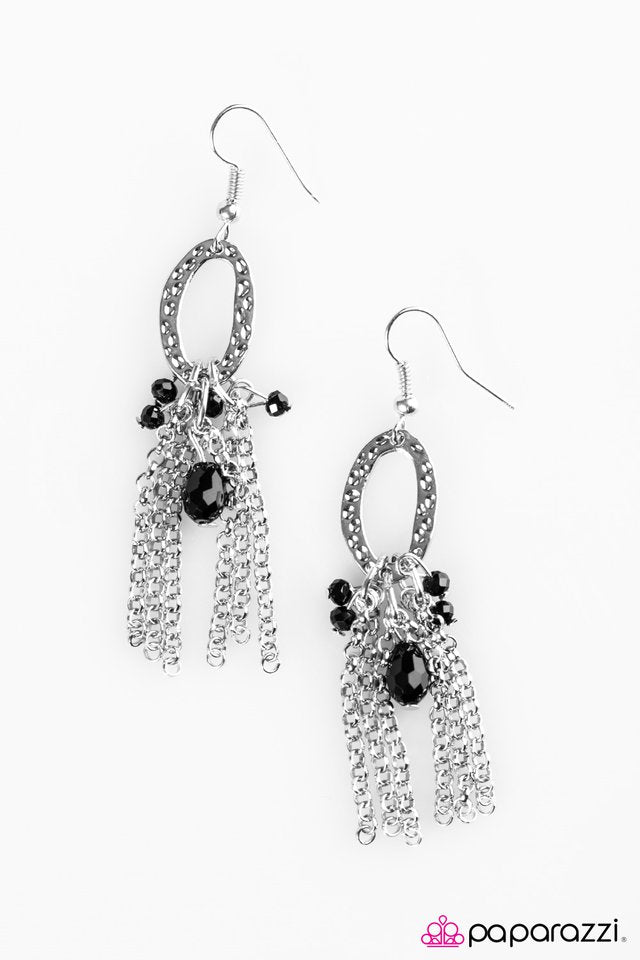 Paparazzi ♥ Stark Raving MADAME! - Black ♥ Earrings