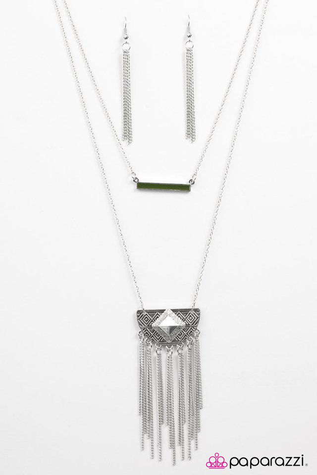 Paparazzi ♥ Chase The Wind - Green ♥ Necklace