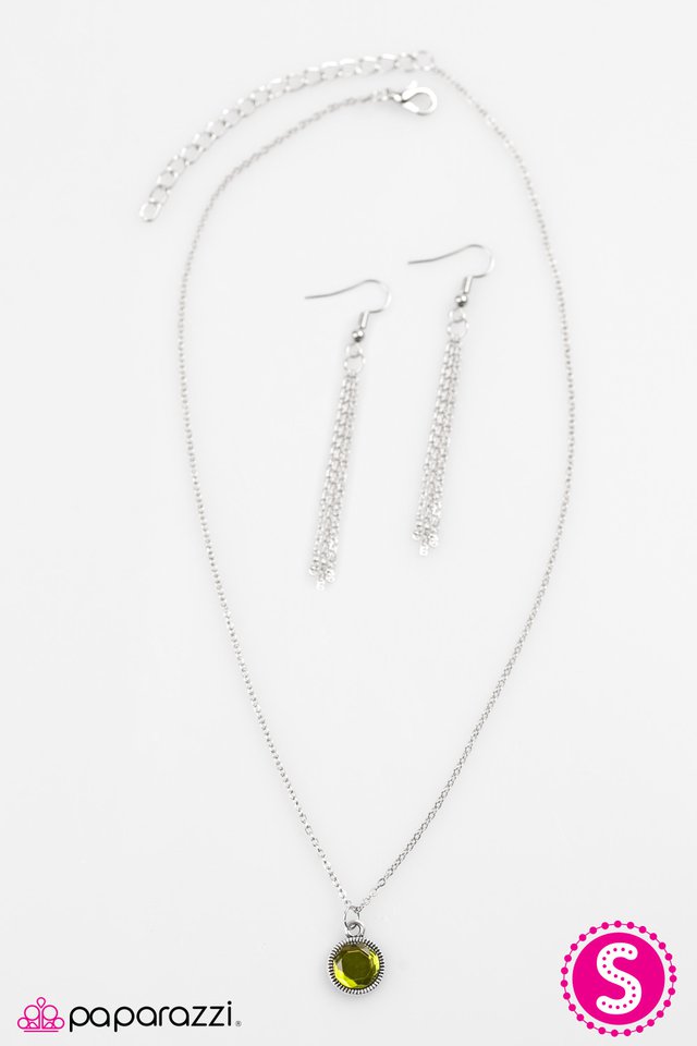 Paparazzi ♥ Final Masterpiece - Green ♥ Necklace