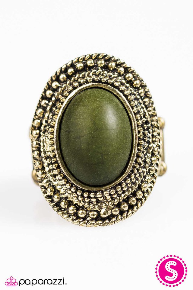 Paparazzi ♥ Cant Tame A Wild Thing - Green ♥ Ring