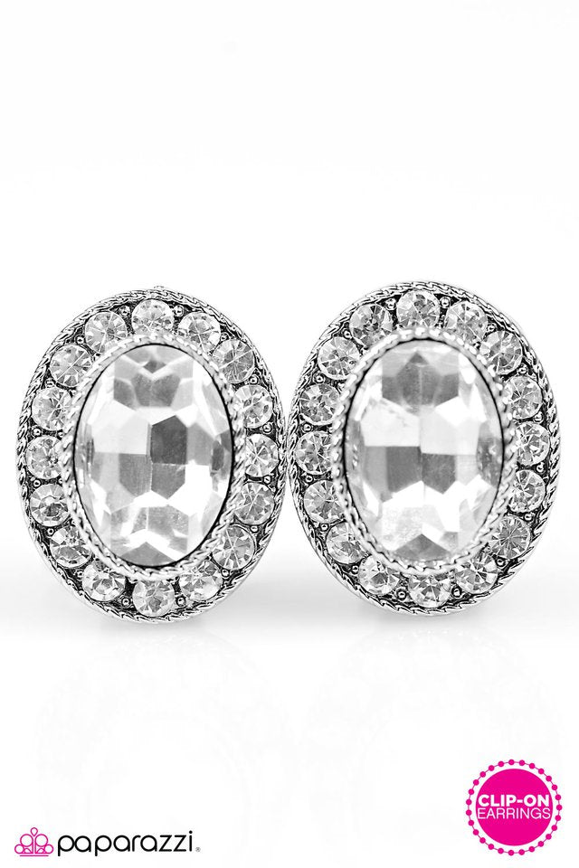 Paparazzi ♥ I Cant BELIZE My Eyes! - White ♥ Clip-On