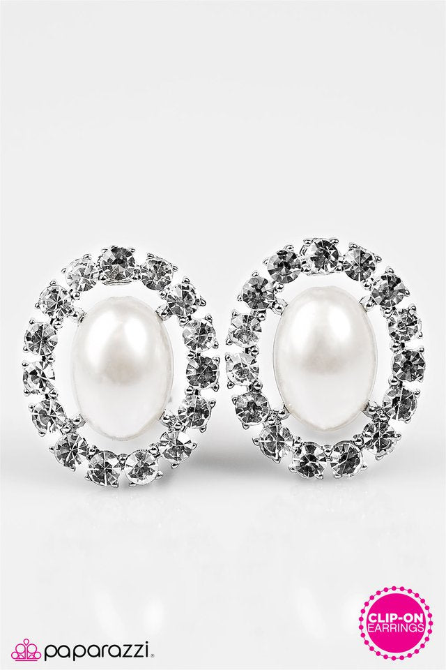 Paparazzi ♥ Dream Ticket - White ♥ Clip-On