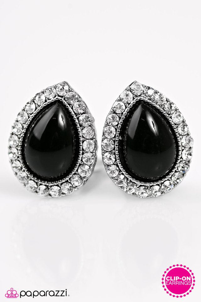 Paparazzi ♥ Dinner in Vienna - Black ♥ Clip-On