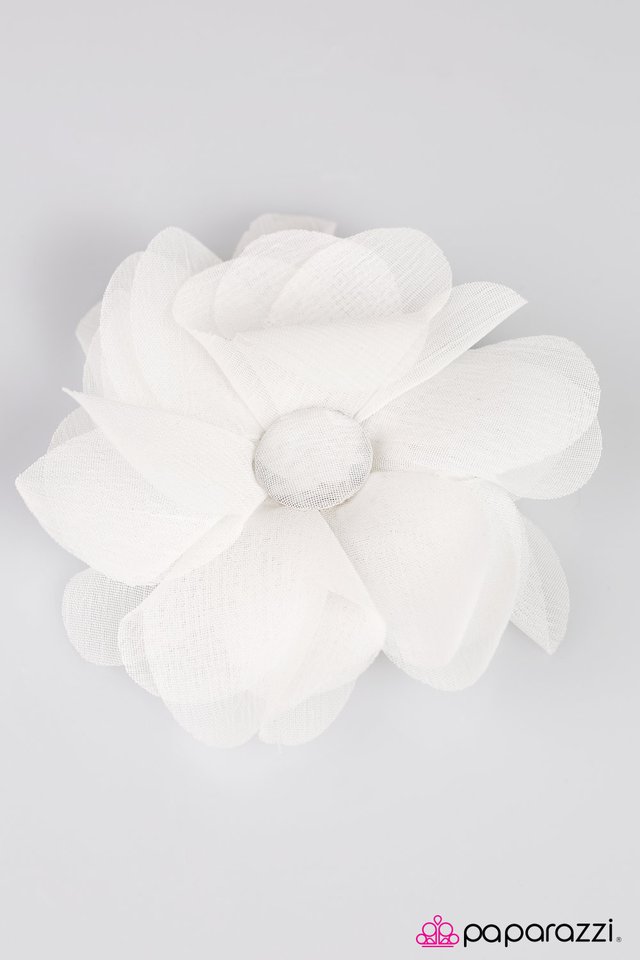 Paparazzi ♥ Mellow Out - White ♥ Hair Clip