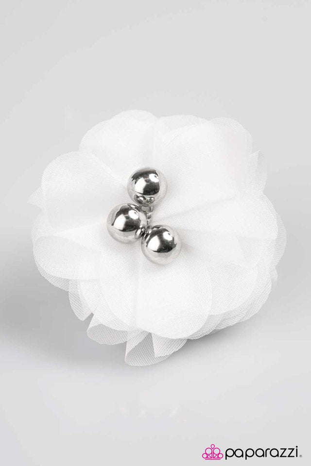 Paparazzi ♥ Summer Haven - White ♥ Hair Clip