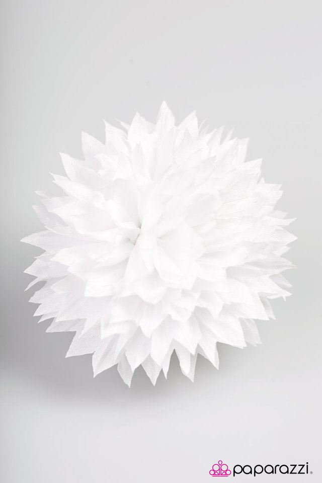 Paparazzi ♥ Skipped A Beat - White ♥ Hair Clip