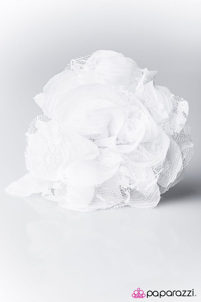 Paparazzi ♥ Swan Lake - White ♥ Hair Clip