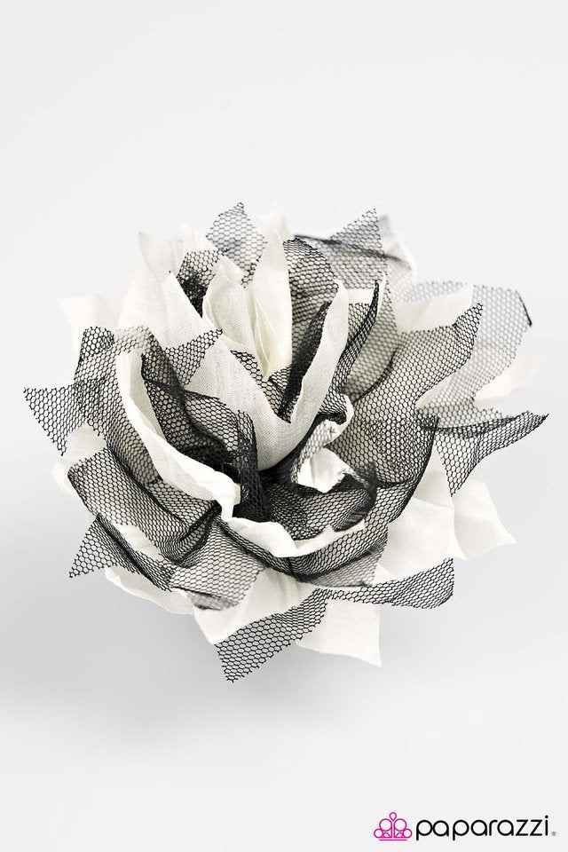 Paparazzi ♥ Petal Pinnacle - White ♥ Hair Clip