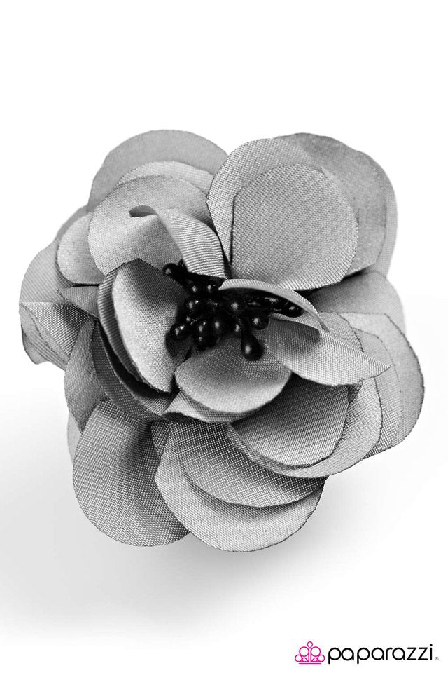Paparazzi ♥ Working the BLOOM - Silver ♥ Hair Clip