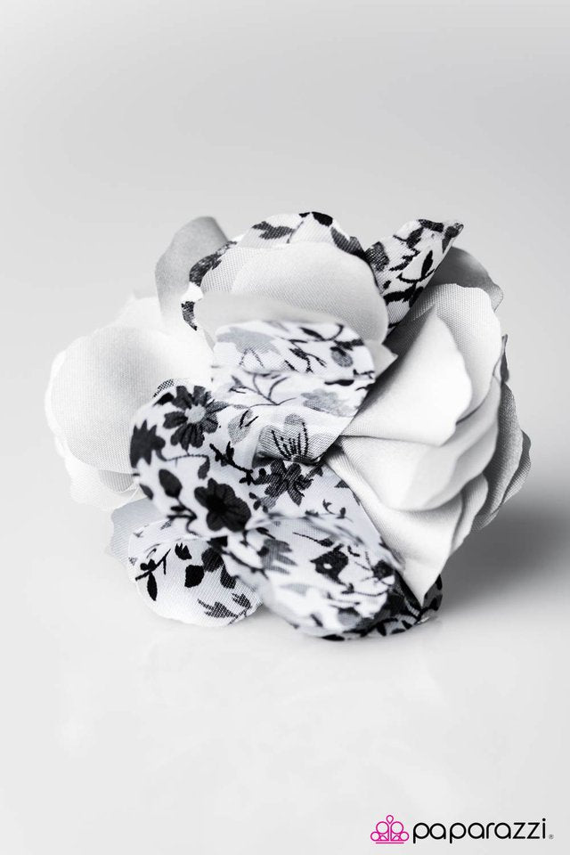 Paparazzi ♥ Road To Bali - Silver ♥ Hair Clip