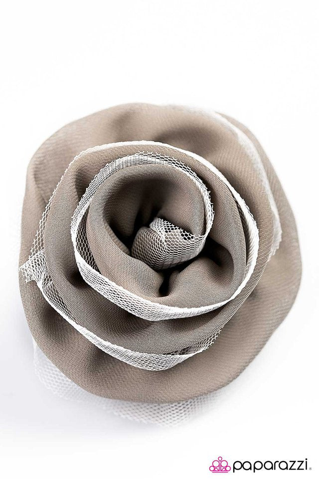 Paparazzi ♥ Blooming Ballerina - Silver ♥ Hair Clip
