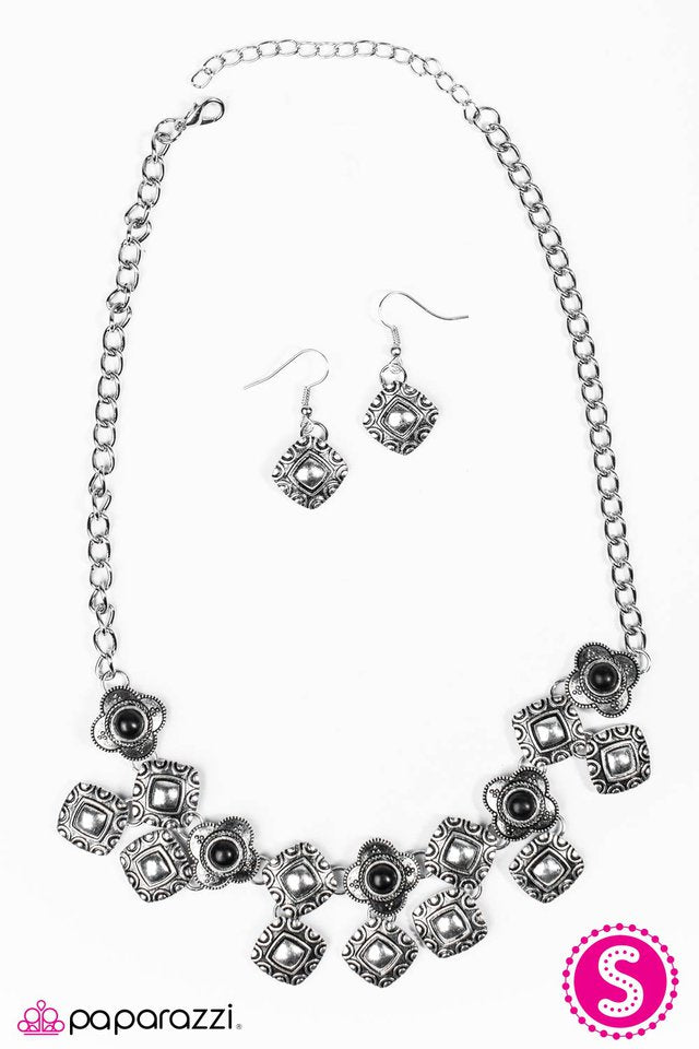 Paparazzi ♥ Desert Muse - Black ♥ Necklace