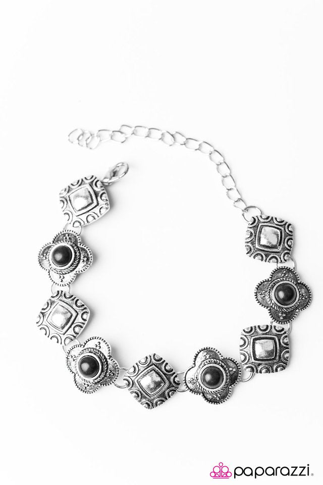 Paparazzi ♥ Dune Dancer - Black ♥ Bracelet