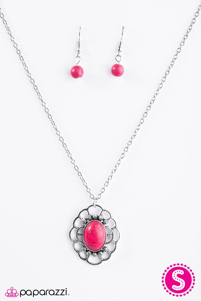 Paparazzi ♥ Nashville Rhythm - Pink ♥ Necklace