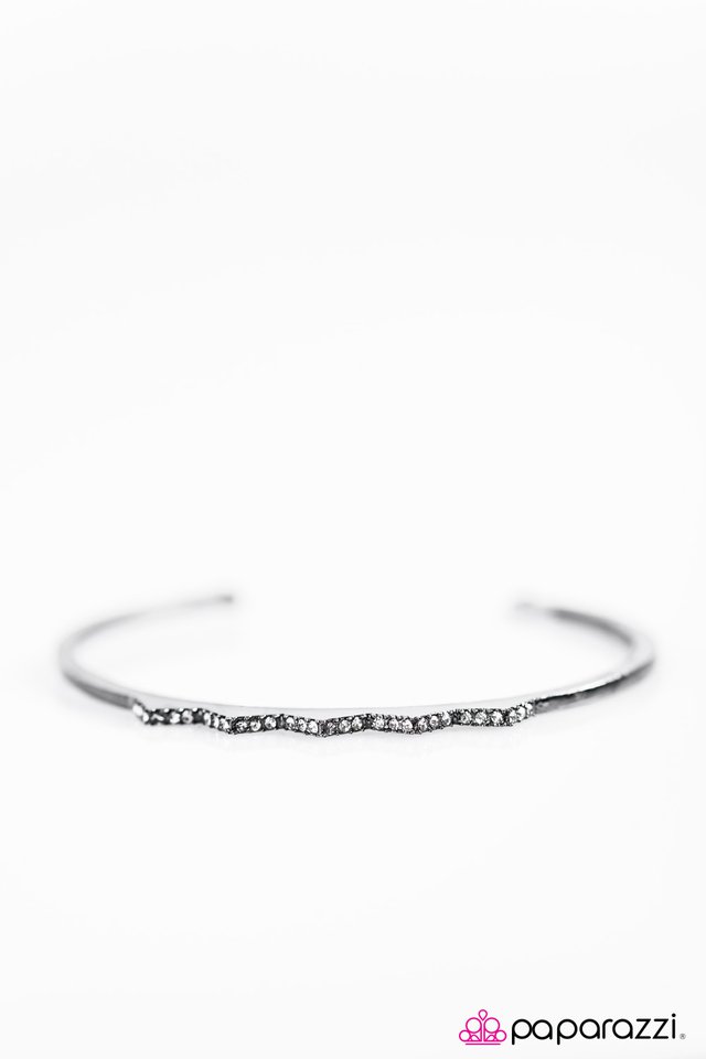 Paparazzi ♥ Bite The Bullet - Black ♥ Bracelet