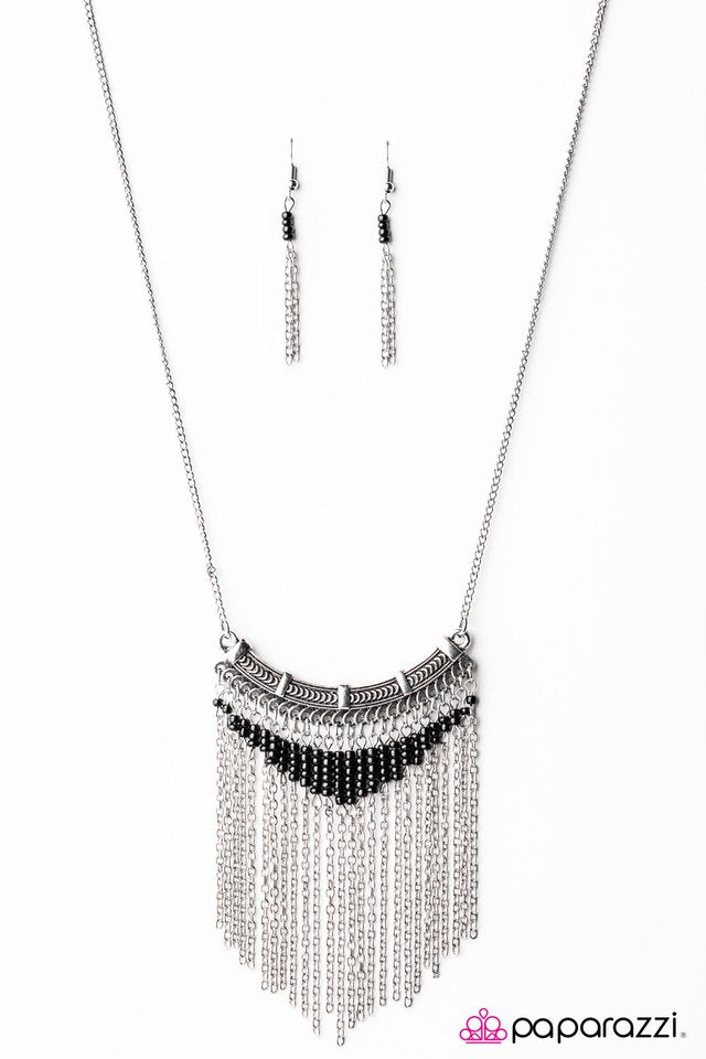 Paparazzi ♥ Down In The Valley - Black ♥ Necklace