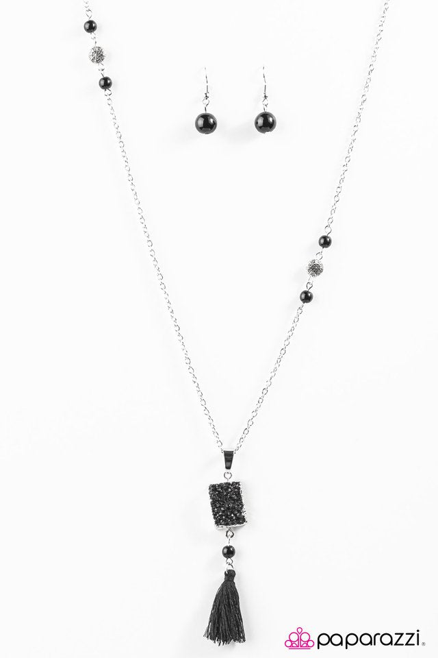 Paparazzi ♥ Taste Of India - Black ♥ Necklace