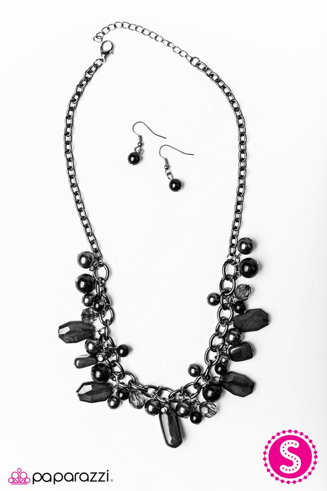 Paparazzi ♥ Mardi Gras Gala - Black ♥ Necklace