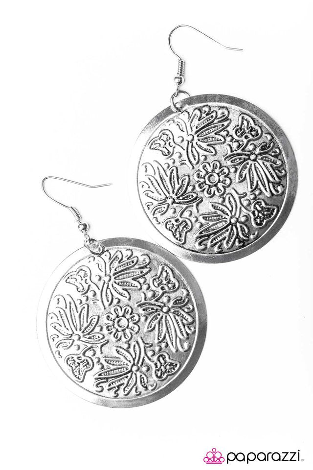 Paparazzi ♥ Floral Villa - Silver ♥ Earrings