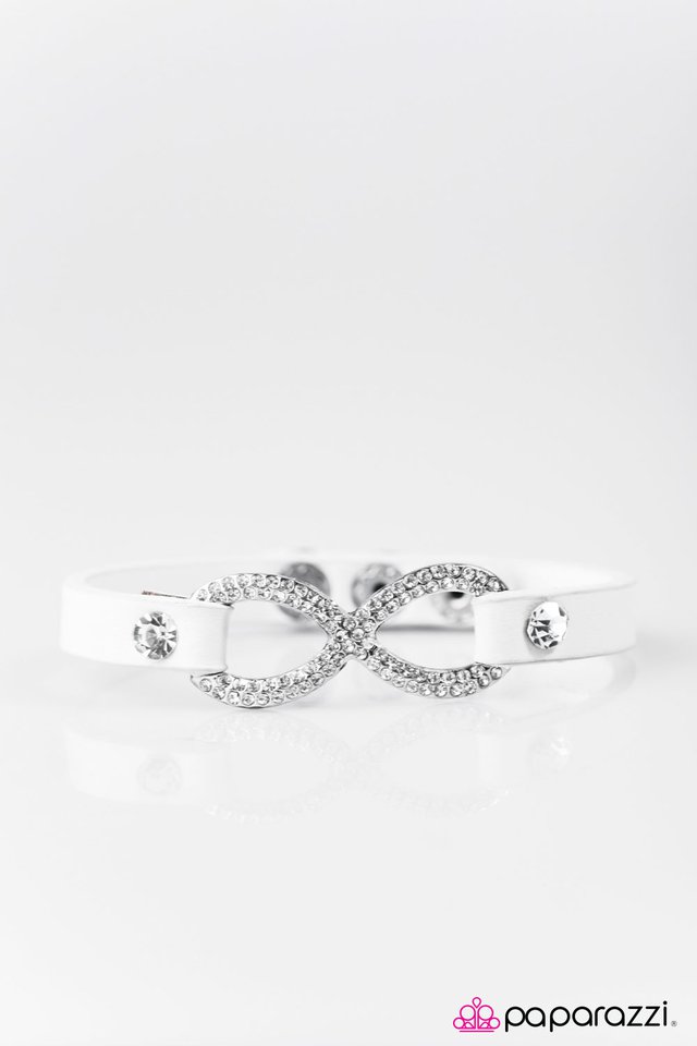 Paparazzi ♥ Innocent Till Proven GLITZY! - White ♥ Bracelet
