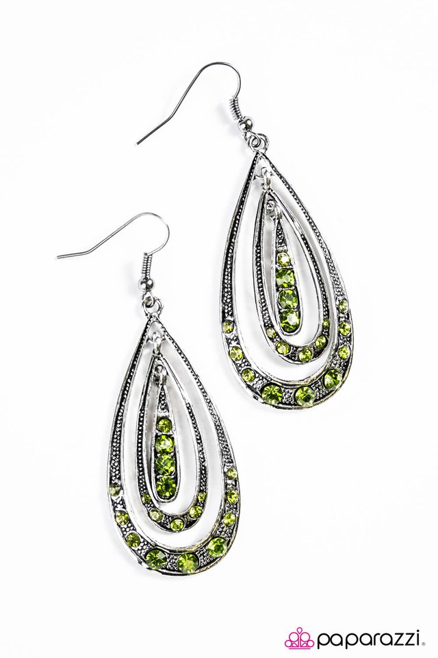 Paparazzi ♥ Kiss Me In The Rain - Green ♥ Earrings