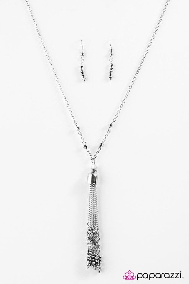 Paparazzi ♥ Firework Finale - Silver ♥ Necklace