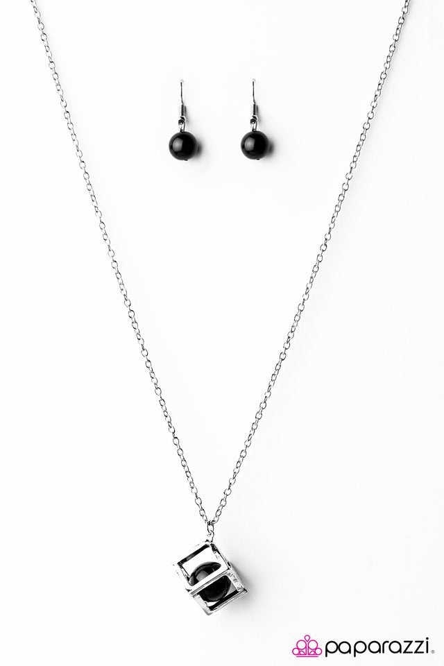 Paparazzi ♥ Box Office Hit - Black ♥ Necklace
