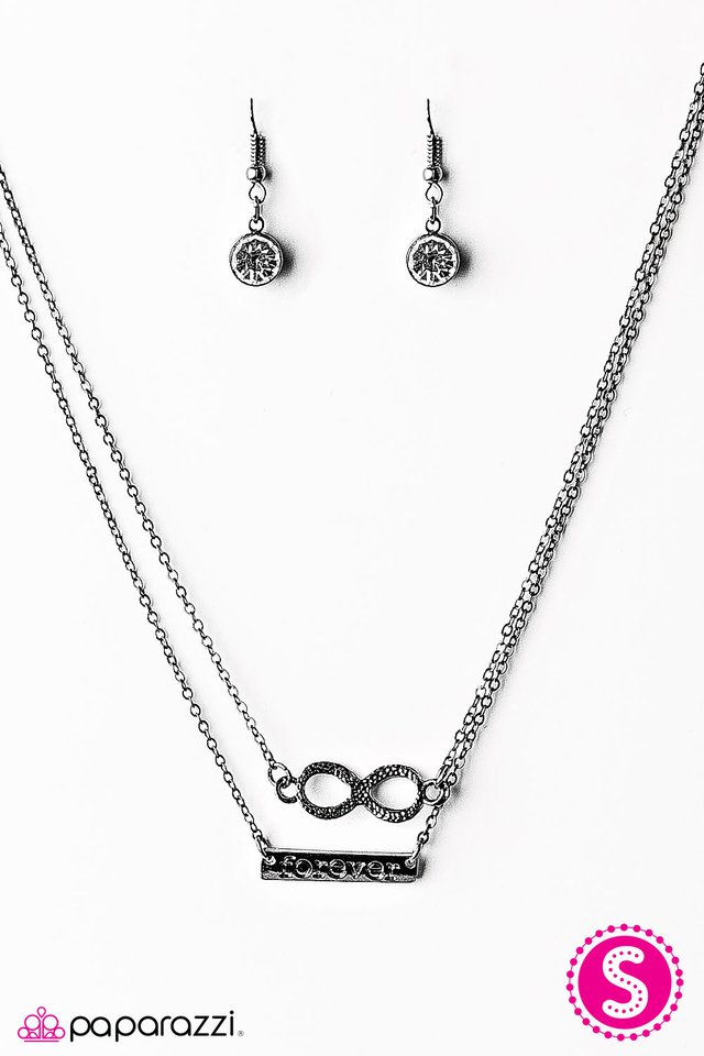 Paparazzi ♥ Timeless Love - Black ♥ Necklace