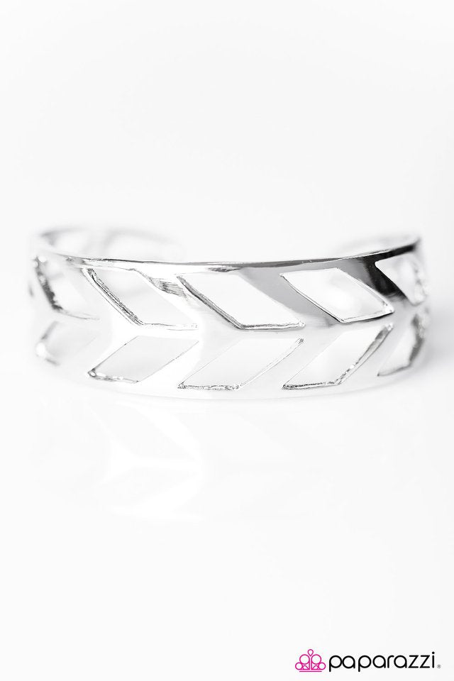 Paparazzi ♥ Me and My Arrow - Silver ♥ Bracelet