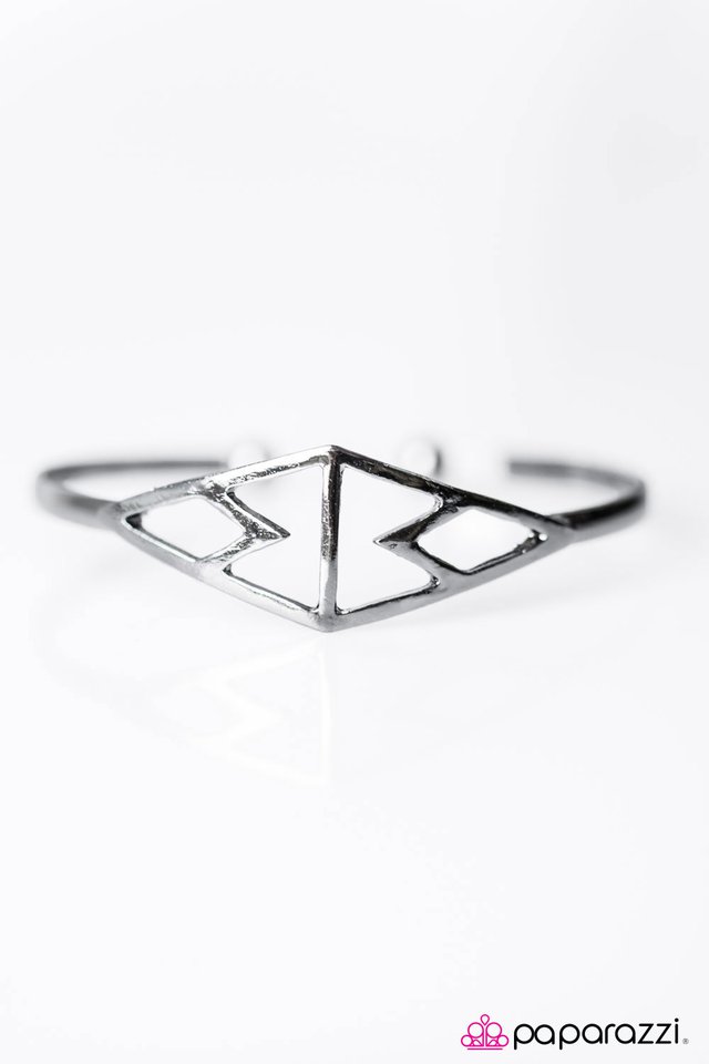 Paparazzi ♥ Lone Peak - Black ♥ Bracelet