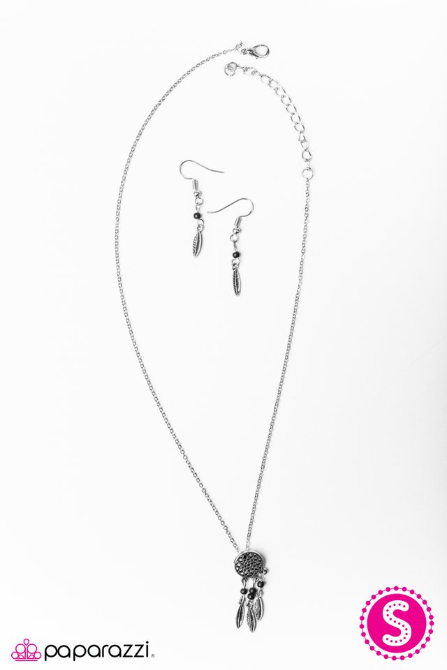 Paparazzi ♥ I Must Be Dreaming - Black ♥ Necklace