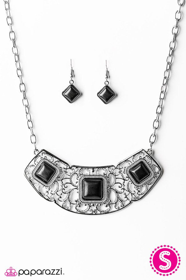 Paparazzi ♥ Feeling Inde-PENDANT - Black ♥ Necklace