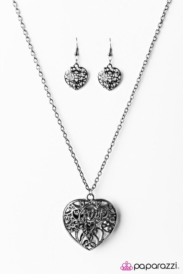 Paparazzi ♥ Deep In My Heart - Black ♥ Necklace