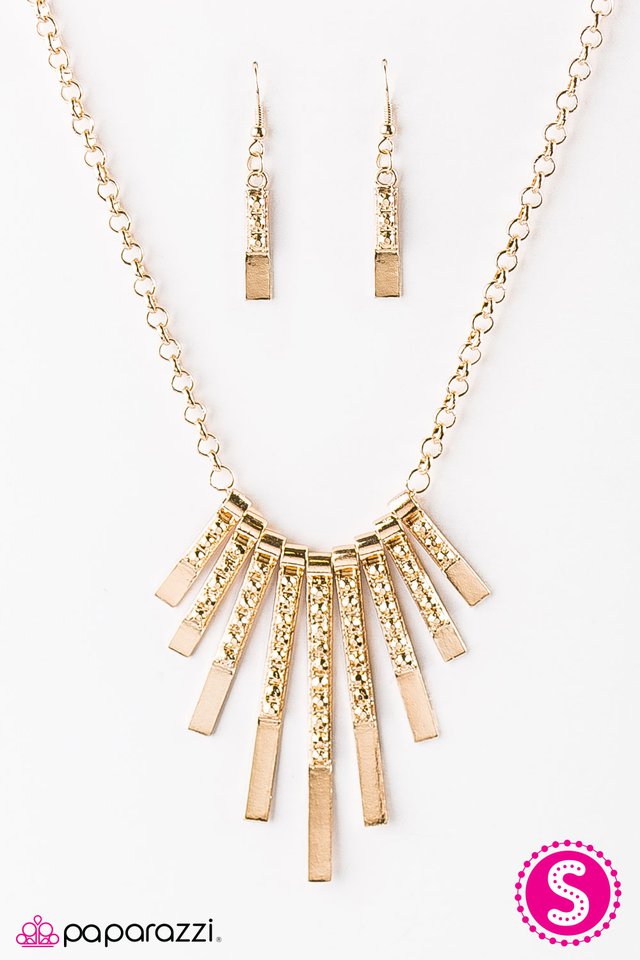 Paparazzi ♥ FIERCE Class - Gold ♥ Necklace