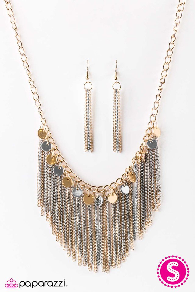 Paparazzi ♥ Turn Up The Spotlight - Gold ♥ Necklace