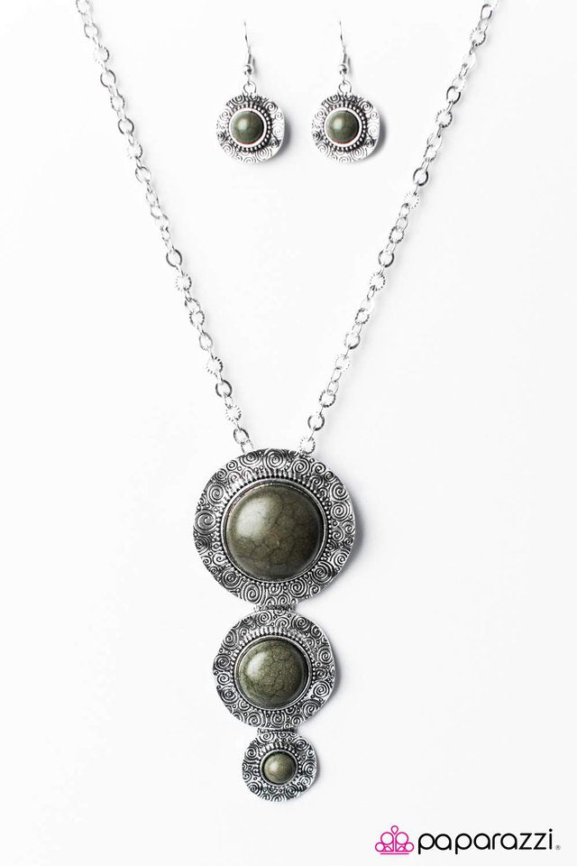 Paparazzi ♥ Santa Fe Sophistication - Green ♥ Necklace