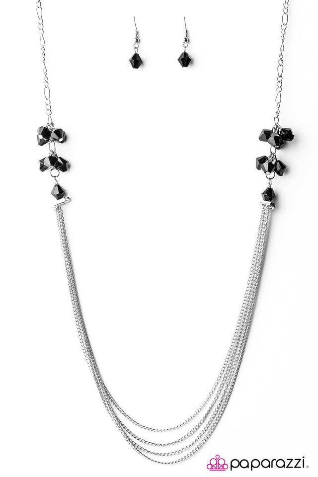 Paparazzi ♥ Movin and Groovin - Black ♥ Necklace