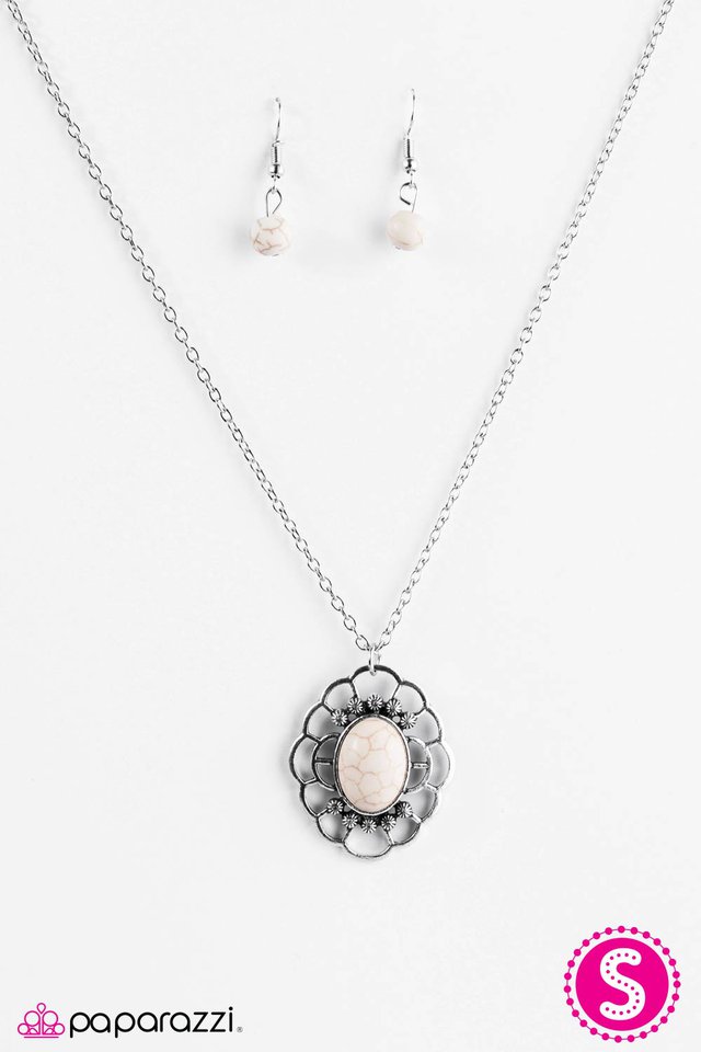 Paparazzi ♥ Nashville Rhythm - White ♥ Necklace