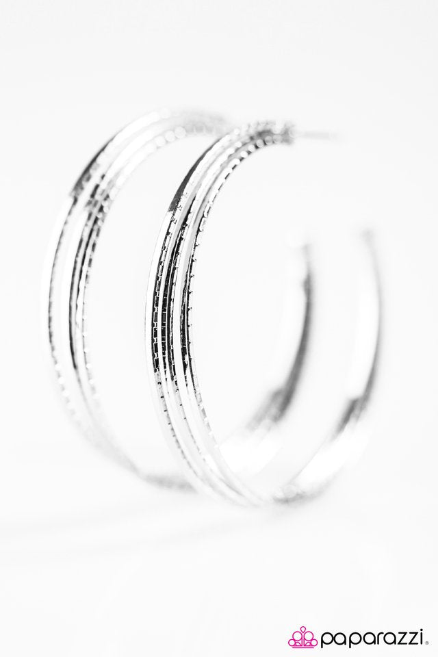 Paparazzi ♥ Delusions Of Grandeur - Silver ♥ Earrings