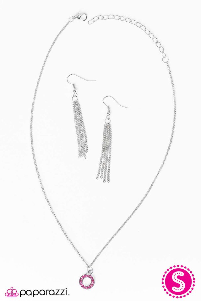 Paparazzi ♥ The One that Got Away - Pink ♥ Necklace