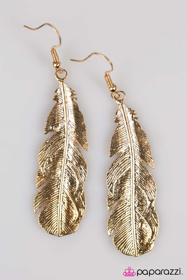 Paparazzi ♥ Bird of Prey - Gold ♥ Earrings