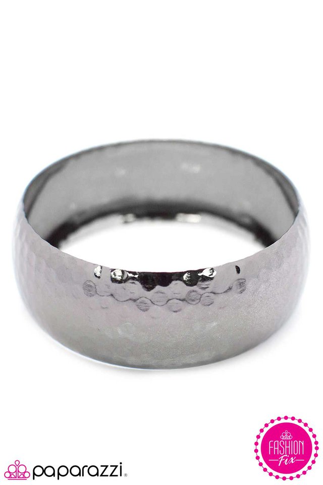 Paparazzi ♥ Under The Gun - Black ♥ Bracelet